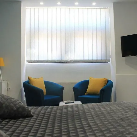 Maximilian Apartment *
