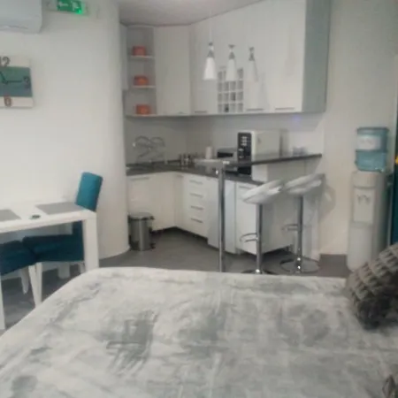 Maximilian Apartment *
